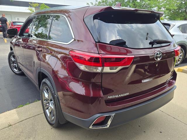 Photo of 2017 Ooh La La Rouge Mica Toyota Highlander