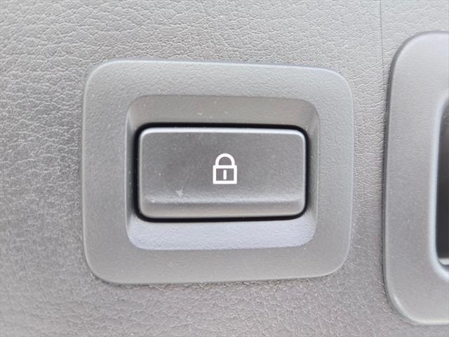 Photo of 2022 Snowflake White Pearl Mica Mazda CX-30