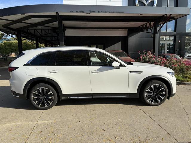 Photo of 2024 Rhodium White Premium Mazda CX-90 PHEV