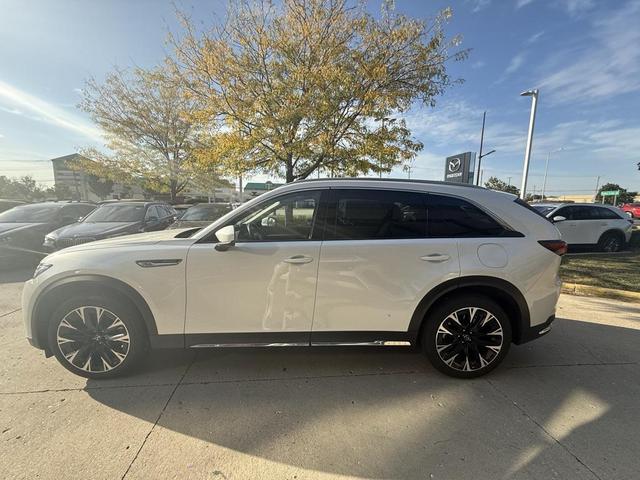 Photo of 2024 Rhodium White Premium Mazda CX-90 PHEV