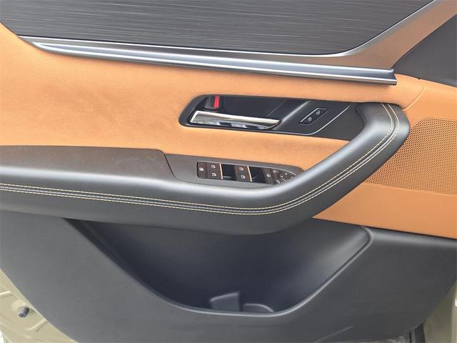 Photo of 2025 Zircon Sand Metallic Mazda CX-70