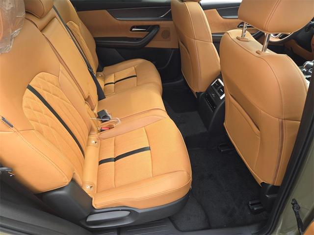 Photo of 2025 Zircon Sand Metallic Mazda CX-70