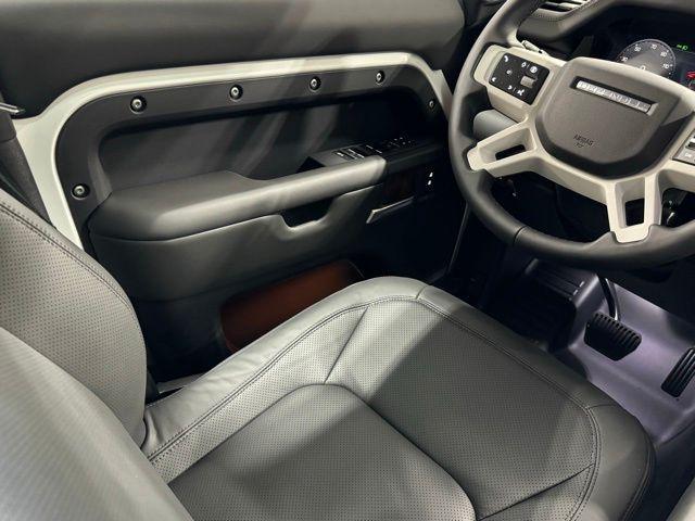 Photo of 2025 Fuji White Land Rover Defender