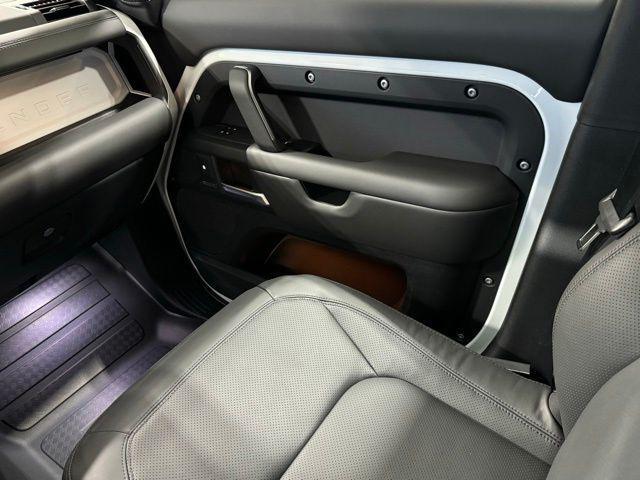 Photo of 2025 Fuji White Land Rover Defender
