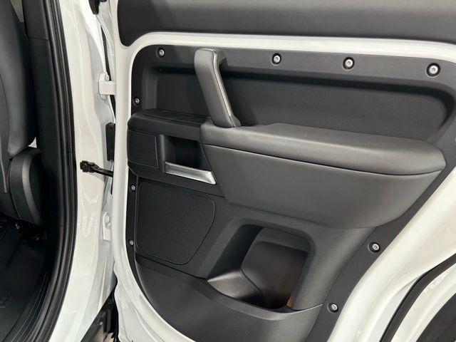 Photo of 2025 Fuji White Land Rover Defender