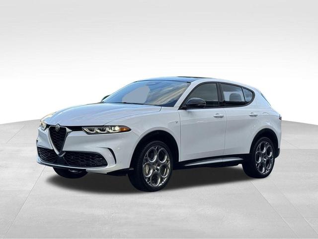 Photo of 2024 White Alfa Romeo Tonale