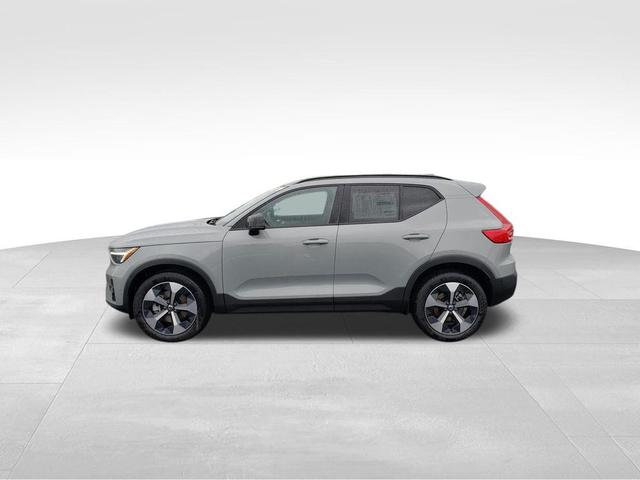 Photo of 2026 Vapour Grey Metallic Volvo XC40