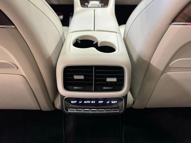 Photo of 2021 Obsidian Black Mercedes-Benz GLS 580
