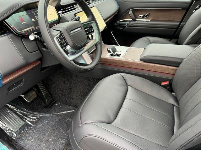 Photo of 2025 Black Land Rover Range Rover