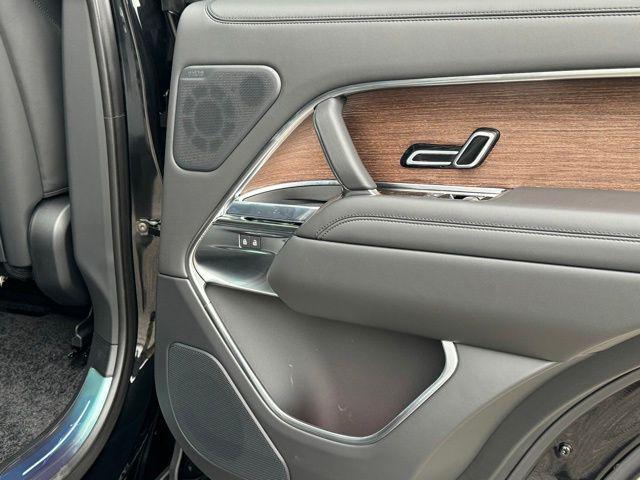 Photo of 2025 Black Land Rover Range Rover