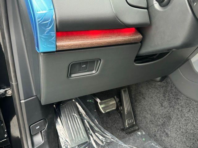 Photo of 2025 Black Land Rover Range Rover