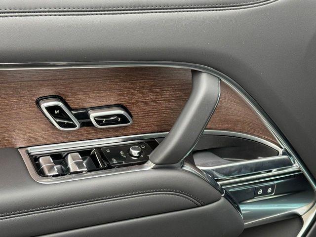 Photo of 2025 Black Land Rover Range Rover