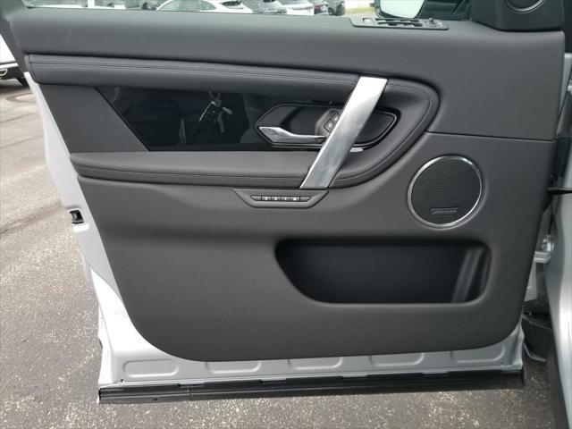 Photo of 2025 Silver Land Rover Discovery Sport