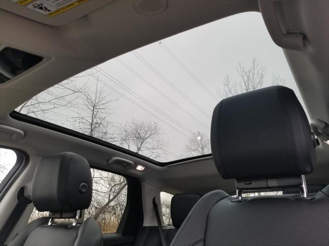 Photo of 2025 Silver Land Rover Discovery Sport