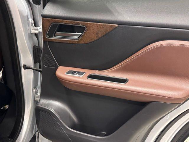 Photo of 2019 Indus Silver Metallic Jaguar F-PACE