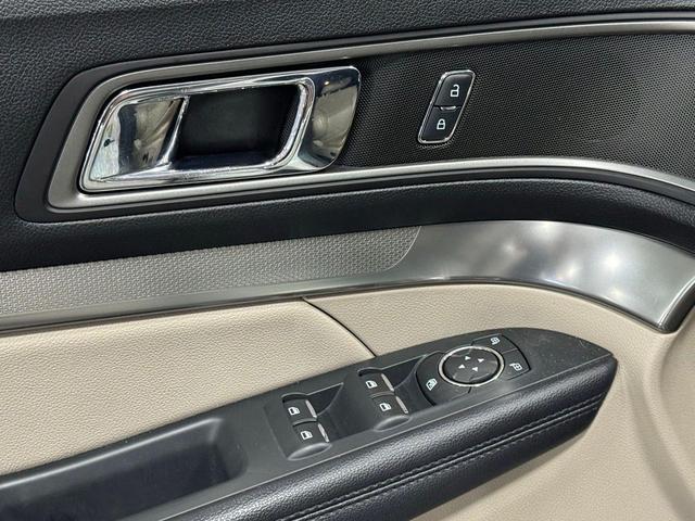 Photo of 2019 White Platinum Clearcoat Metallic Ford Explorer