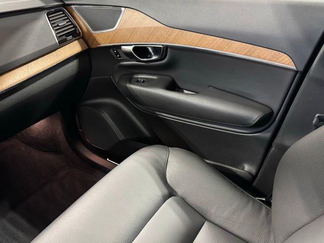 Photo of 2024 Platinum Gray Metallic Volvo XC90
