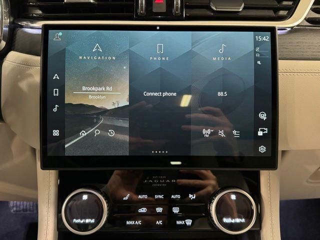 Photo of 2025 Fuji White Jaguar F-PACE