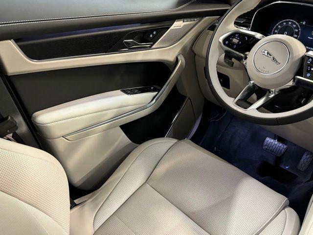 Photo of 2025 Fuji White Jaguar F-PACE