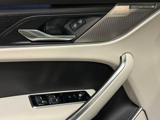 Photo of 2025 Fuji White Jaguar F-PACE