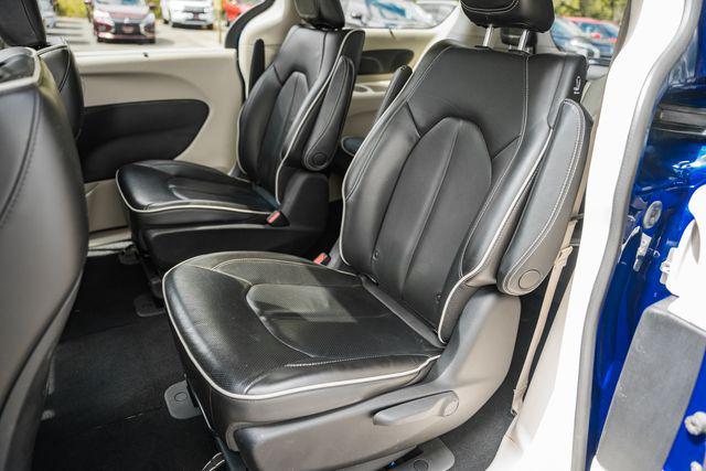 Photo of 2021 Ocean Blue Metallic Chrysler Pacifica Hybrid