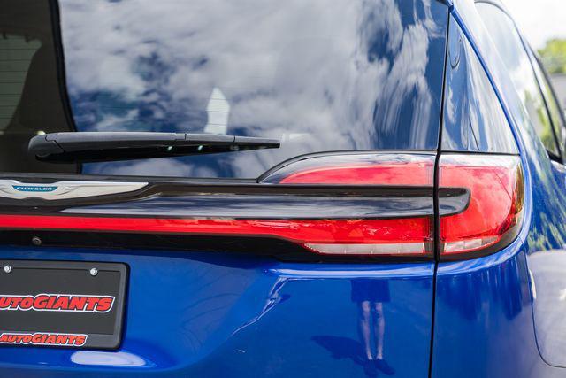 Photo of 2021 Ocean Blue Metallic Chrysler Pacifica Hybrid