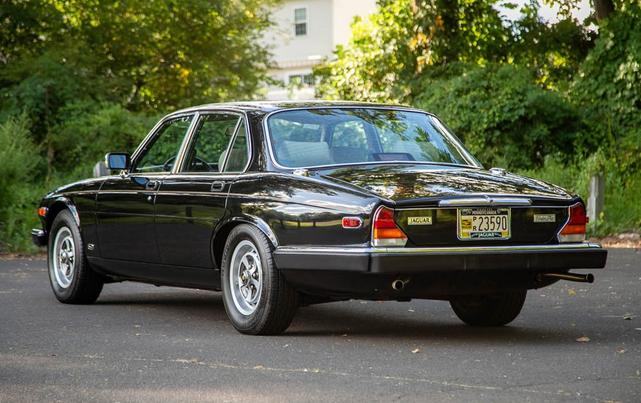 Photo of 1987 Black Jaguar XJ6