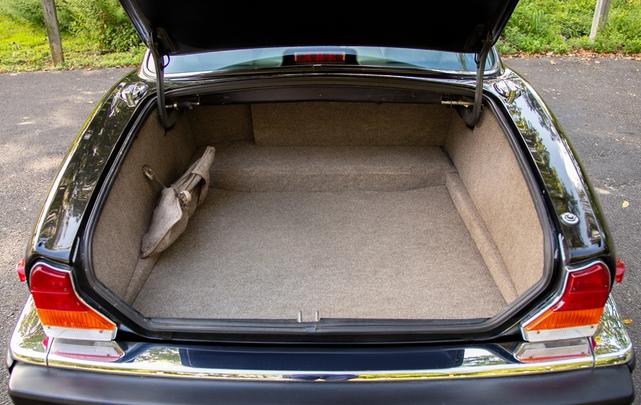 Photo of 1987 Black Jaguar XJ6