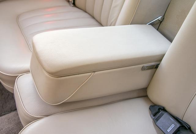 Photo of 1987 Black Jaguar XJ6