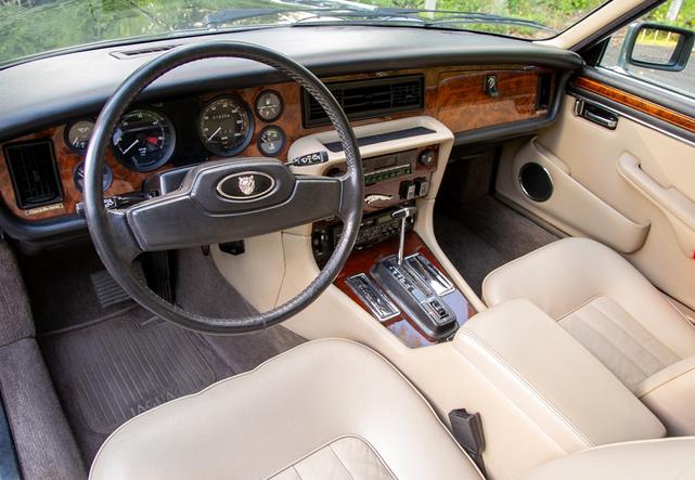 Photo of 1987 Black Jaguar XJ6