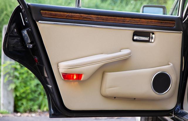 Photo of 1987 Black Jaguar XJ6