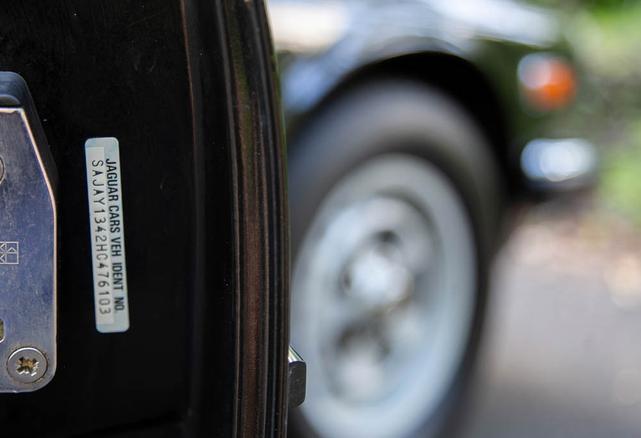 Photo of 1987 Black Jaguar XJ6
