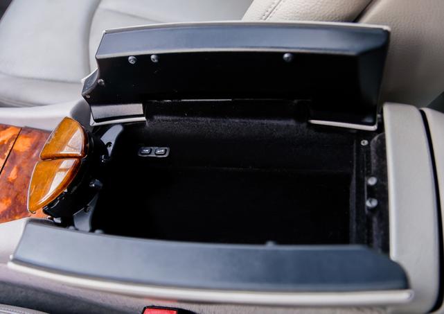 Photo of 2004 Blue Mercedes-Benz E-Class