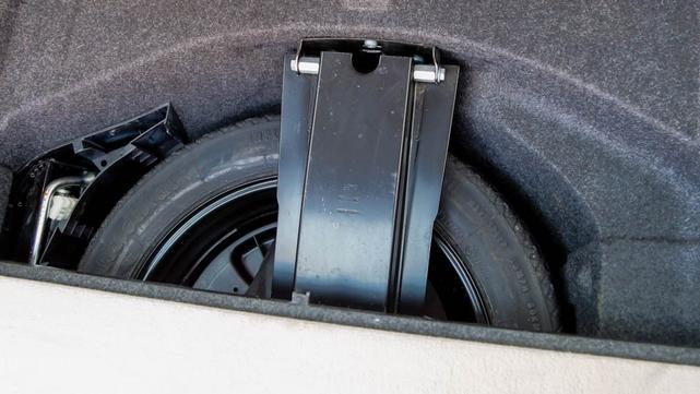 Photo of 2004 Blue Mercedes-Benz E-Class