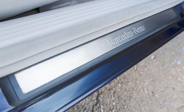 Photo of 2004 Blue Mercedes-Benz E-Class