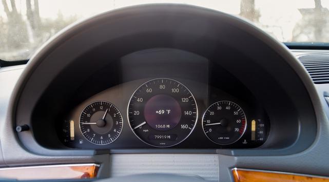 Photo of 2004 Blue Mercedes-Benz E-Class