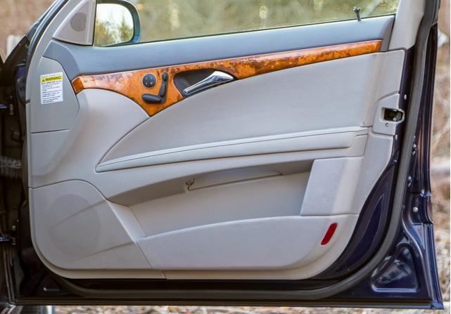Photo of 2004 Blue Mercedes-Benz E-Class
