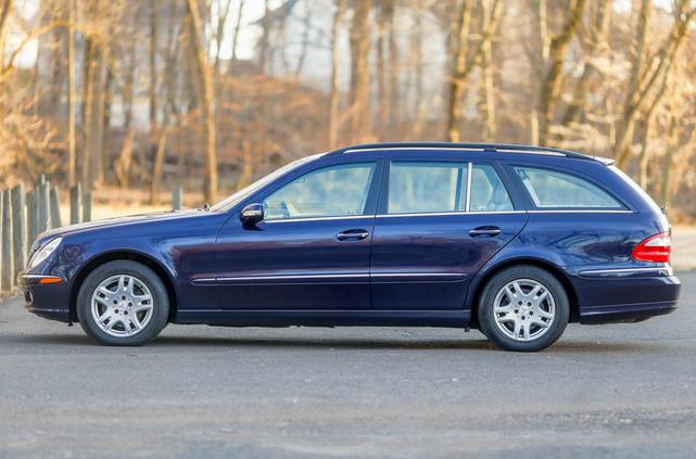Photo of 2004 Blue Mercedes-Benz E-Class