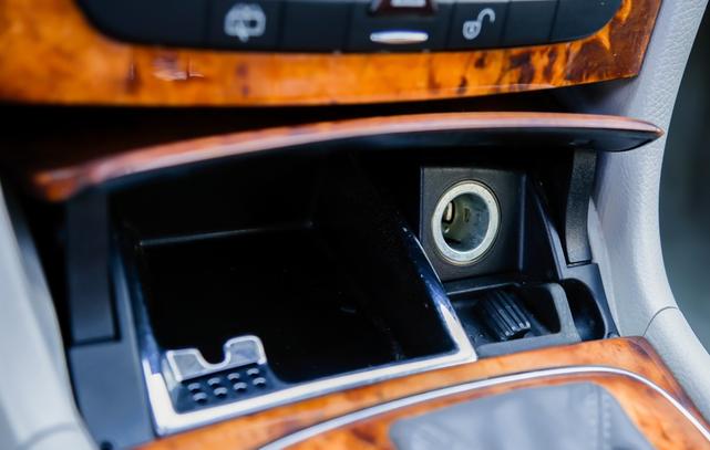 Photo of 2004 Blue Mercedes-Benz E-Class