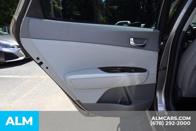 Photo of 2018 Titanium Silver Kia Optima