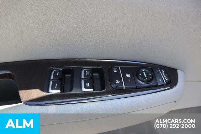 Photo of 2018 Titanium Silver Kia Optima