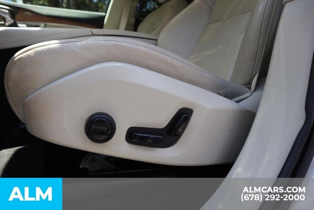 Photo of 2022 Crystal White Metallic Volvo XC90