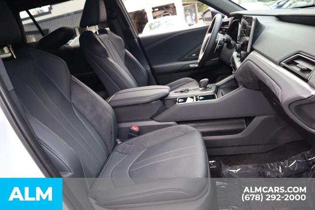 Photo of 2025 White Lexus TX 500h