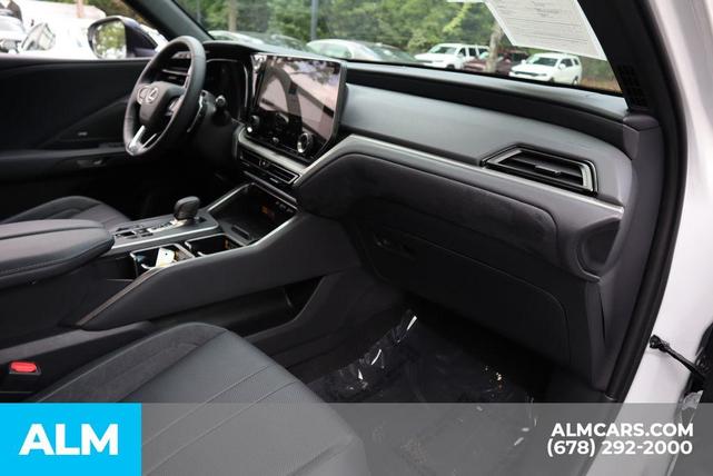 Photo of 2025 White Lexus TX 500h