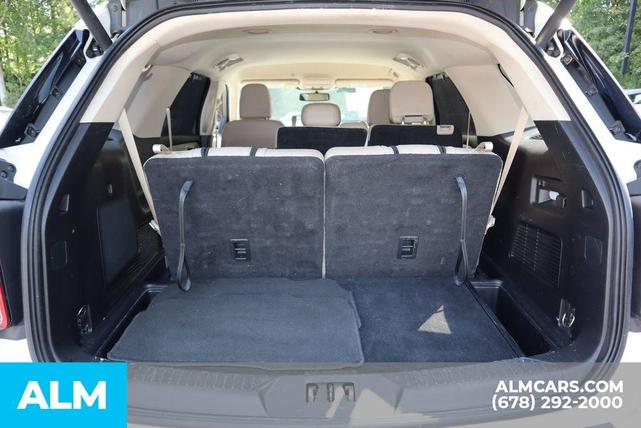 Photo of 2021 White Metallic Ford Explorer