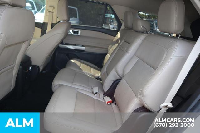 Photo of 2021 White Metallic Ford Explorer