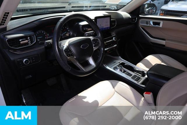 Photo of 2021 White Metallic Ford Explorer