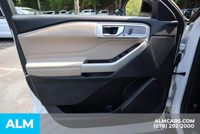 Photo of 2021 White Metallic Ford Explorer