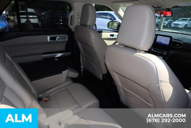Photo of 2021 White Metallic Ford Explorer