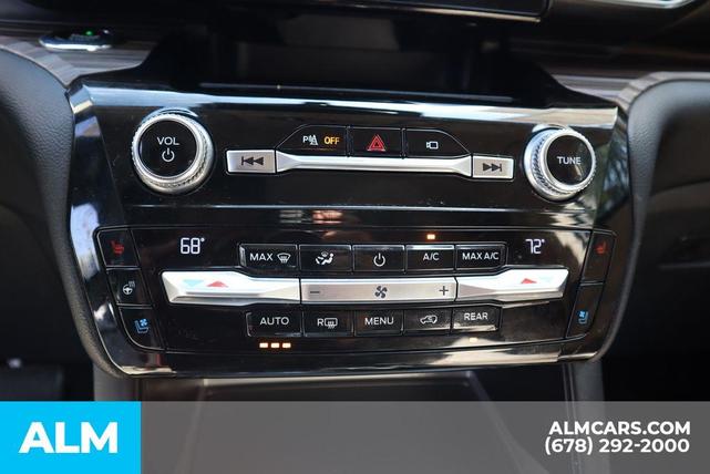 Photo of 2021 White Metallic Ford Explorer